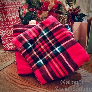 VS Pink Super Soft Plaid Blanket